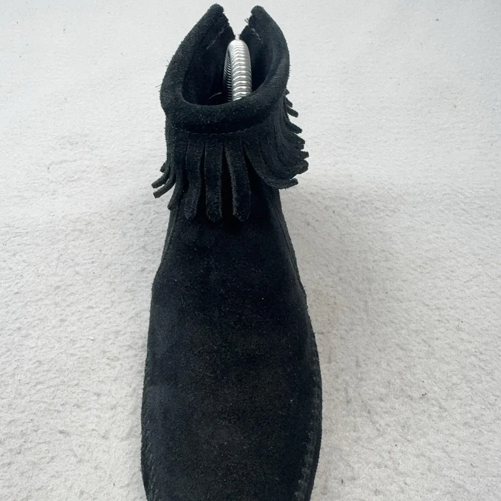 Minnetonka Boots Womens Size 7.5 Black Suede Fringe Ankle Booties Zip 289